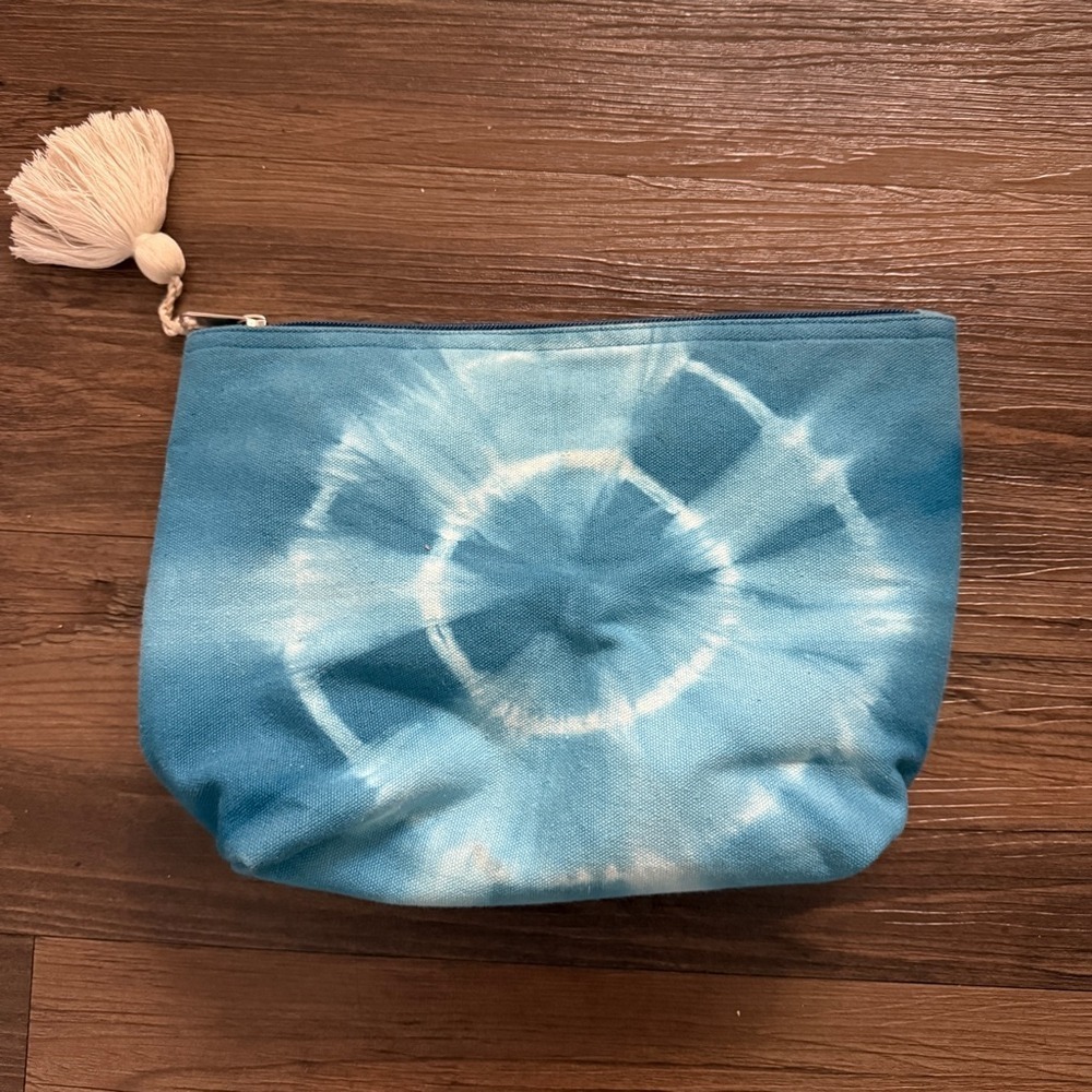 Shiraleah Tie Dye Cosmetic Bag Pouch With Tassel‎ Blue White Zipper Closure